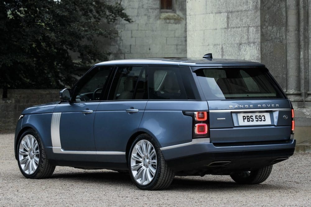 Plug In Hybrid Joins Updated Range Rover Line Up Sel Car Magazine Following The Introduction Of New Range Rover Sport Plug In Hybrid Electric Vehicle Phev Last Week Jaguar Land Is Now Adding A Similar Model To